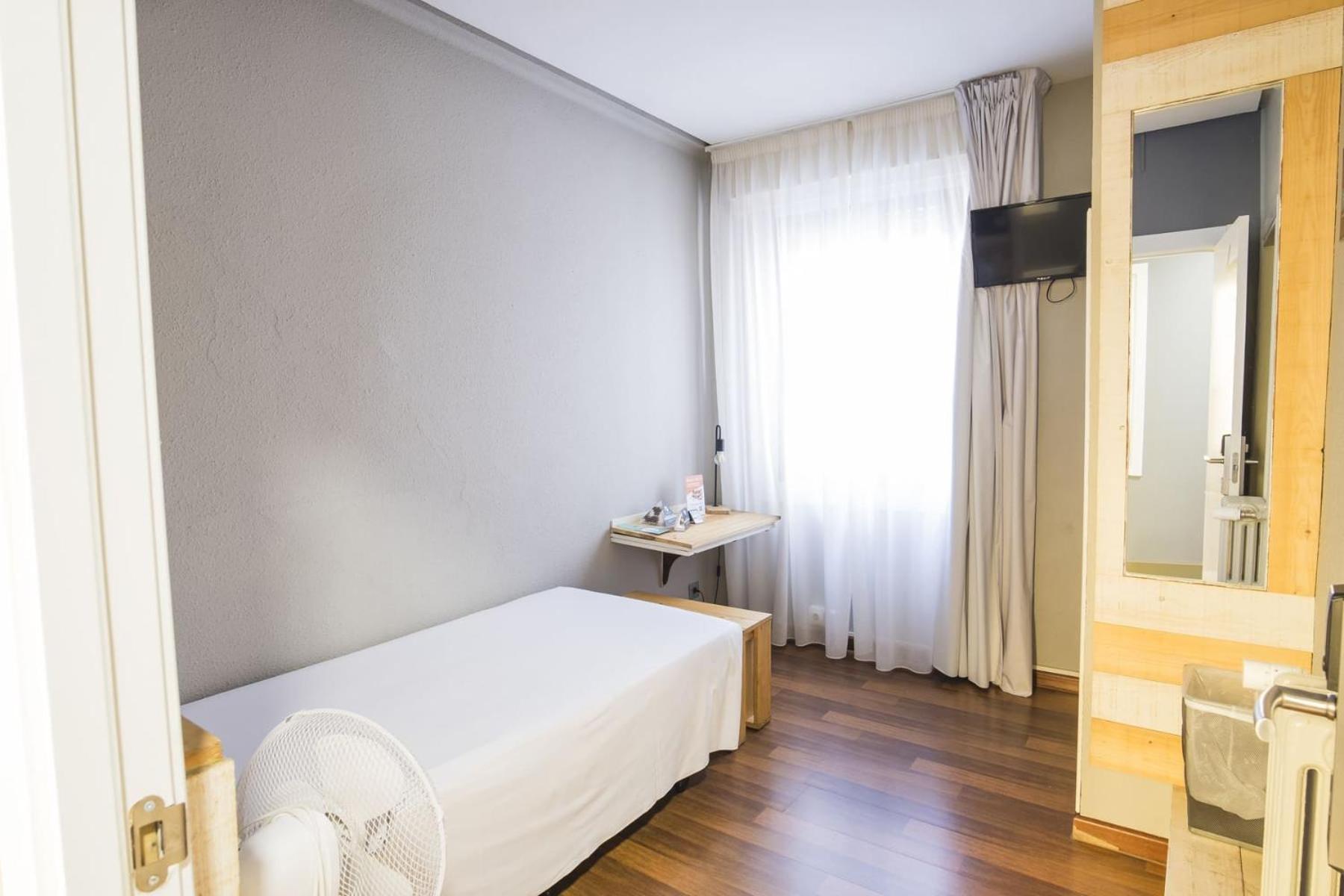 Hotel Alda Centro Понферрада Экстерьер фото